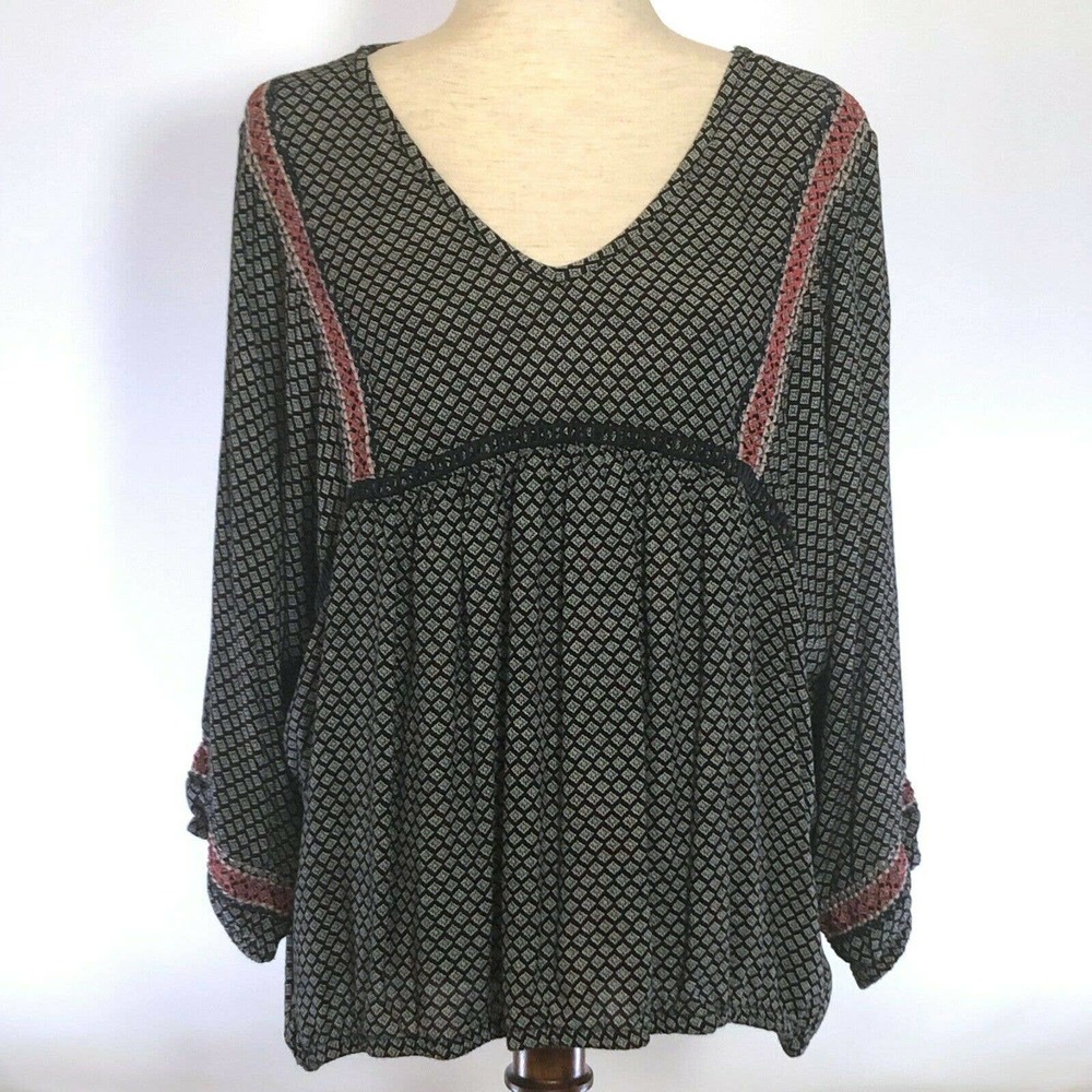 Maurices Top Womens Black Design Dolman Sleeves Elastic Bottom Hem *NO SIZE TAG*